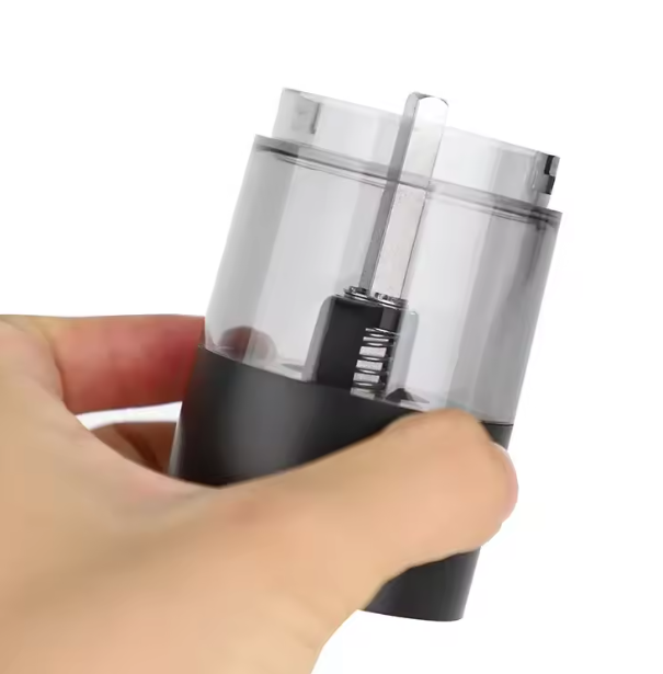 Elektromos só- és borsdaráló, USB-ről tölthető.